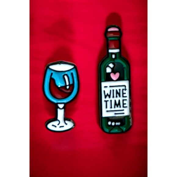 Exquisite 2-piece Wine Bottle and Glass Enamel Lapel Pin Set - Picture 1 of 3